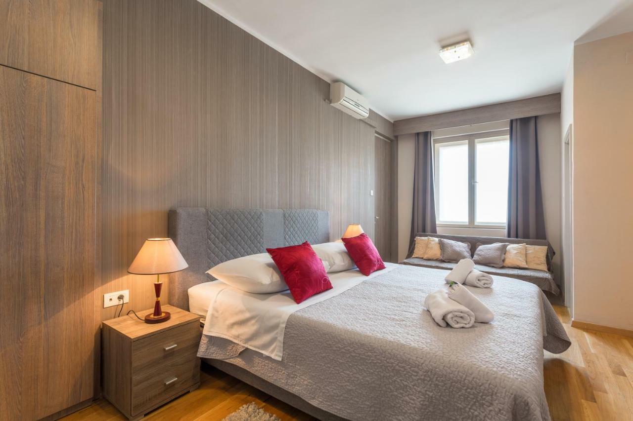 Golden Split Rooms Exterior photo