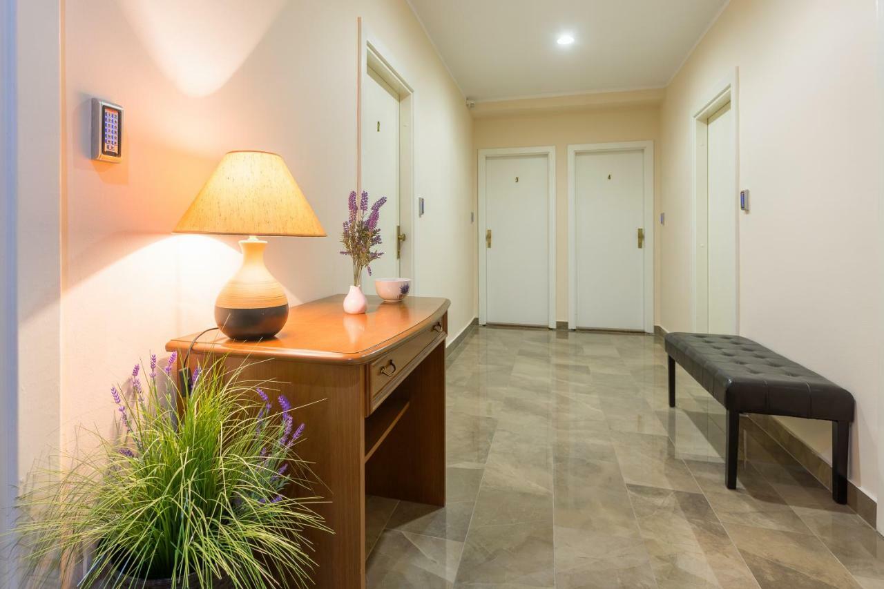 Golden Split Rooms Exterior photo