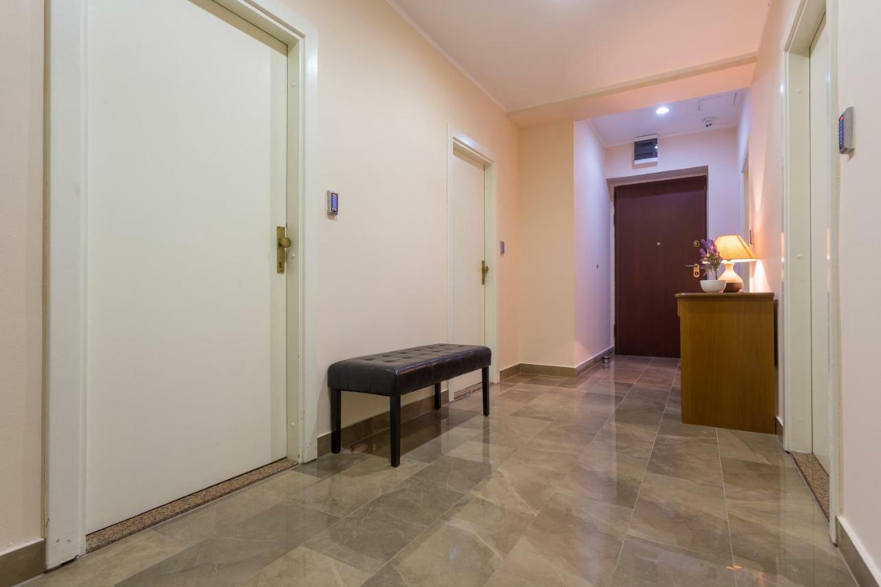 Golden Split Rooms Exterior photo